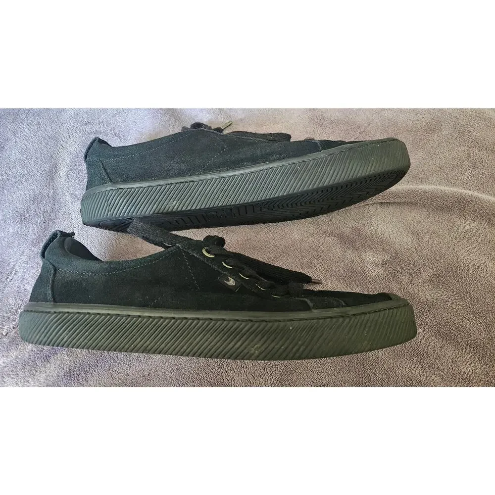 Cariuma Oca Low All Black Suede Sneakers,  Unisex‎ M9.5/W11 *$105